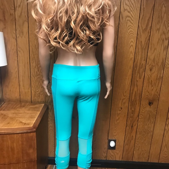Alo yoga Cropped Workout-Leggings- Aqua Teal- Size None Good Condition - Picture 4 of 16